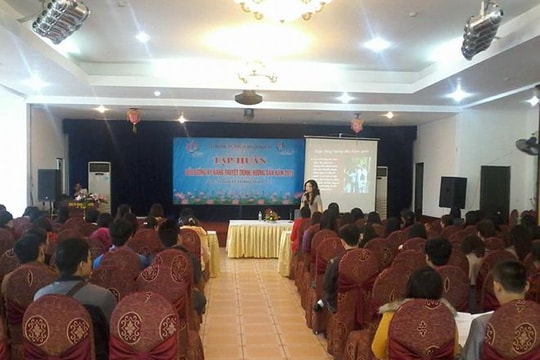 Bồi dưỡng kỹ năng cho thuyết minh viên, hướng dẫn viên du lịch