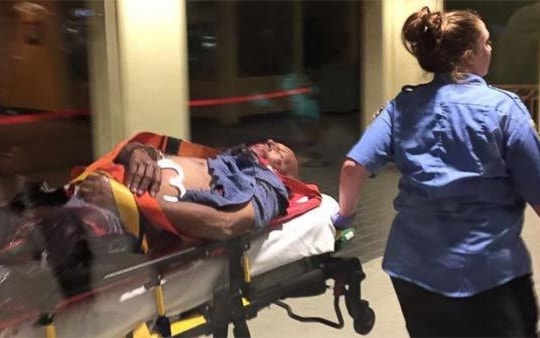 Cảnh sát sân bay Mỹ bị tấn công bằng dao và bình xịt