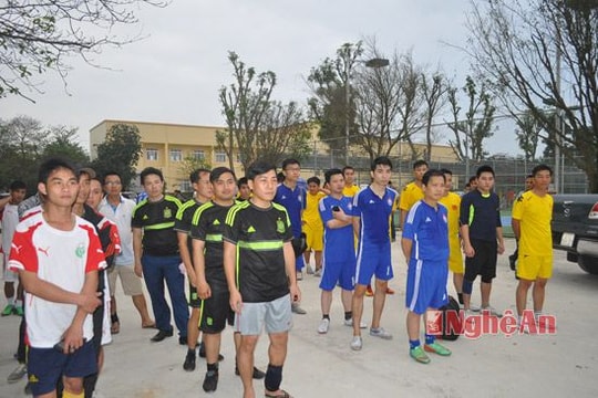 Bế mạc giải bóng đá đoàn viên, CBCC thành phố Vinh