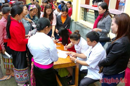 Quế Phong: Lồng ghép cung cấp dịch vụ chăm sóc SKSS/KHHGĐ