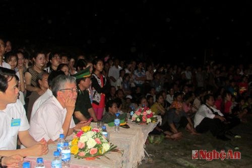 Náo nức khai hội đền Cuông 2015