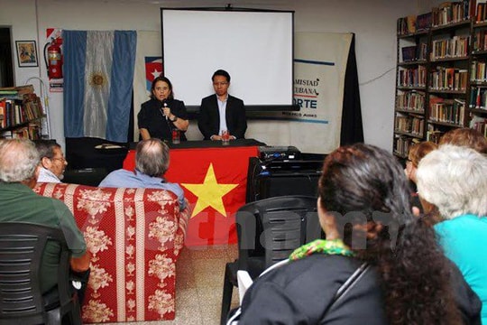 "Cánh đồng hoang" gây ấn tượng mạnh với khán giả Argentina