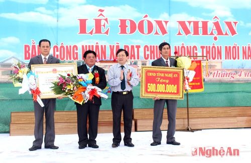 Xã Nghĩa Đồng (Tân Kỳ) đón nhận xã đạt chuẩn nông thôn mới