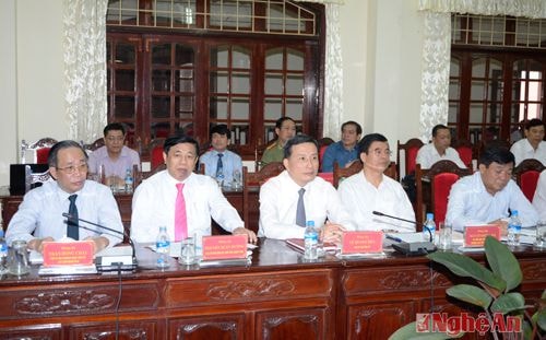 Đồng chí Lê Hồng Anh làm việc với Ban Thường vụ Tỉnh uỷ Nghệ An