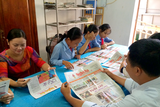 Nhân điển hình mua, sử dụng báo đảng ở chi bộ trường học