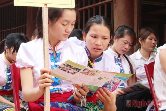 Kỳ Sơn: Lồng ghép cung cấp dịch vụ chăm sóc SKSS/KHHGĐ