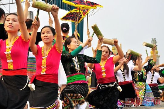 Nâng niu hai tiếng "đồng bào"