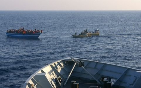 Lật tàu chở gần 700 người di cư ở gần vùng biển Libya