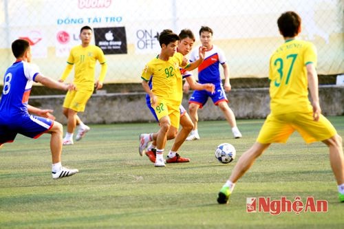 Chương Dương thất thủ,  FC Văn Minh đánh chiếm ngôi đầu