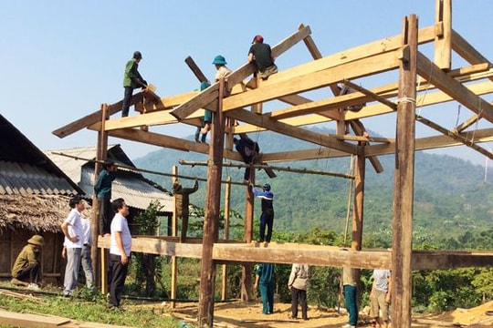 Xây dựng cán bộ vững chuyên môn, phẩm chất tốt