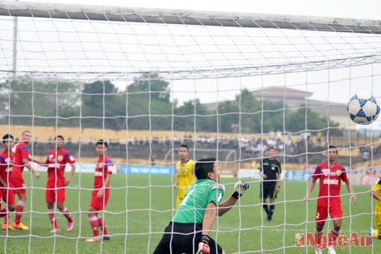 Phung phí cơ hội, SLNA chia điểm trước XSKT. Cần Thơ