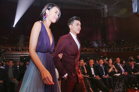 Trang Khiếu, Võ Cảnh nhận giải thưởng người mẫu tại Hàn Quốc