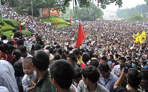 Hành hương từ nửa đêm về đất Tổ