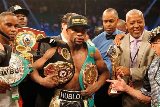 Mayweather thắng điểm Pacquiao trong trận quyền anh thế kỷ