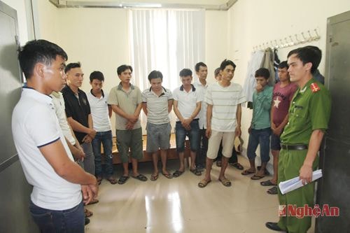 Bắt 18 đối tượng đánh bạc bằng hình thức xóc đĩa