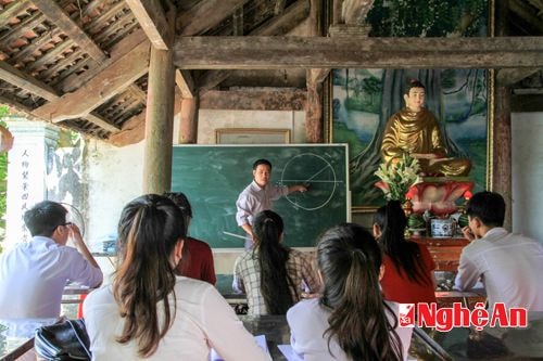 Lớp học miễn phí ở chùa