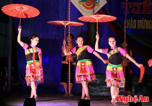 Giao lưu văn nghệ chào mừng Đại hội Đảng bộ huyện Tương Dương