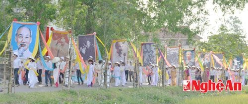 Trang nghiêm Lễ rước ảnh Bác Hồ về với Kim Liên