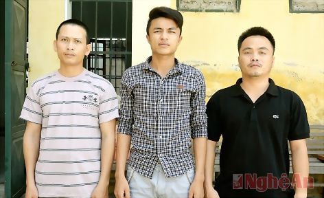 Bắt quả tang ổ đánh bạc trong rừng