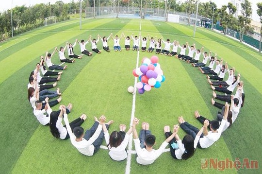 Nhớ lắm bạn bè, nhớ mái trường…