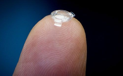Cấy kính áp tròng giúp con người có tầm nhìn siêu xa