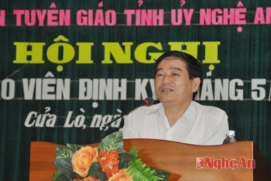 Tập trung tuyên truyền đại hội Đảng các cấp