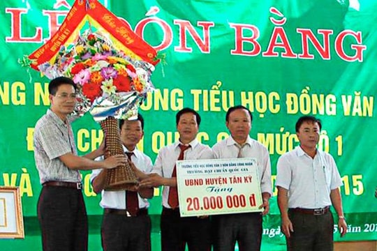 Trường TH Đồng Văn 3 đón nhận bằng đạt chuẩn Quốc gia mức độ 1