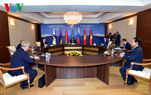 Thủ tướng Nguyễn Tấn Dũng gặp Thủ tướng 5 nước Liên minh Kinh tế Á-Âu