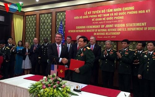 Việt Nam - Hoa Kỳ ký Tuyên bố tầm nhìn chung về quan hệ quốc phòng