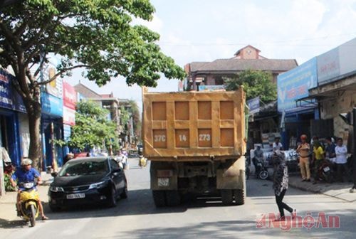 Xe tải va chạm xe máy, 1 người tử vong