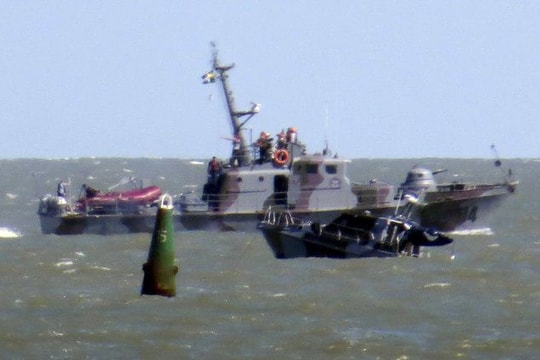 Tàu tuần duyên Ukraine trúng mìn trên cảng chiến lược Mariupol