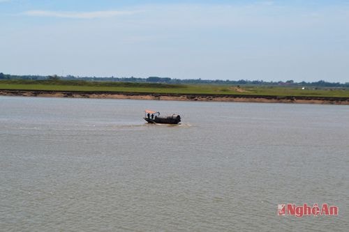 Một phụ nữ nhảy cầu tự vẫn