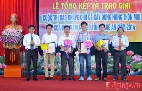 Trao giải cuộc thi Báo chí đề tài Xây dựng nông thôn mới và XĐGN