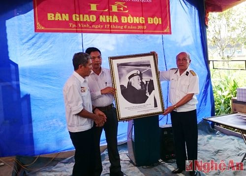 Trao nhà đồng đội cho chiến sĩ tàu không số