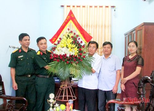 Các cơ quan, đơn vị chúc mừng Đài TT- TH Quỳnh Lưu nhân dịp 21/6