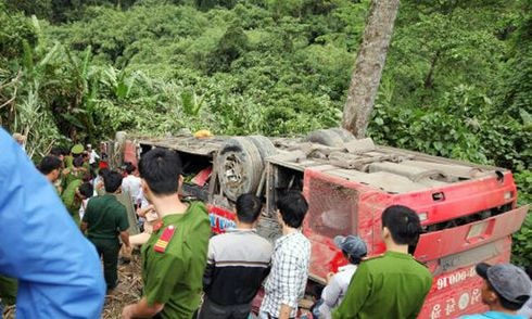 Xe giường nằm rơi xuống vực, hơn 40 người gặp nạn