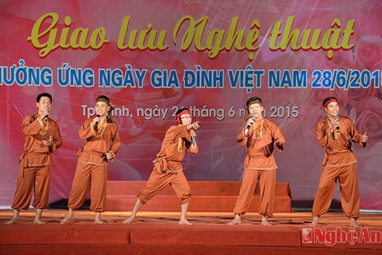 Giao lưu nghệ thuật hưởng ứng ngày gia đình Việt Nam