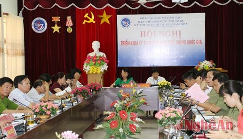 Thứ trưởng Bộ GD&ĐT kiểm tra công tác chuẩn bị kỳ thi THPT quốc gia tại Nghệ An