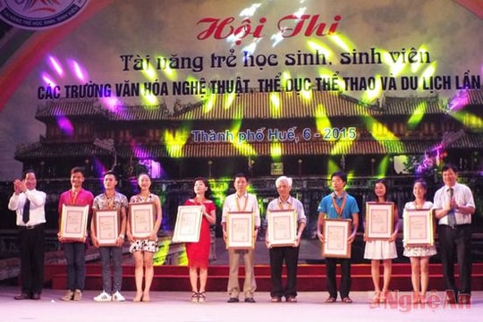 Trường CĐ VHNT Nghệ An giành giải tại Liên hoan Tài năng trẻ HSSV