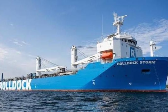 Tàu ngầm Kilo Đà Nẵng tiến sâu vào vịnh Cam Ranh