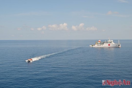 Mổ cấp cứu cho ngư dân trên quần đảo Trường Sa