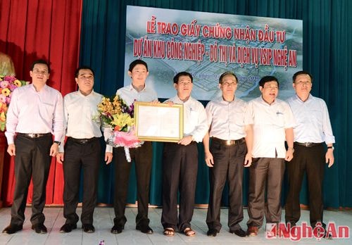 Trao Giấy chứng nhận đầu tư Dự án Khu liên hợp công nghiệp – đô thị dịch vụ VSIP