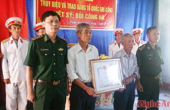 Trao bằng Tổ quốc ghi công cho liệt sĩ biên phòng Bùi Công Hà