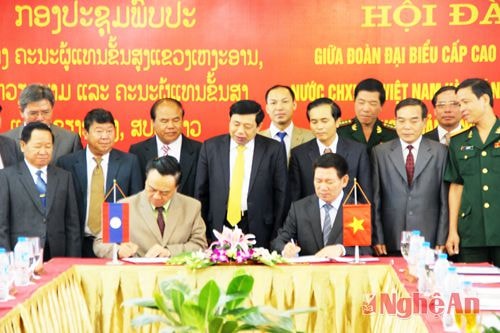 Hội đàm giữa đoàn đại biểu cấp cao hai tỉnh Nghệ An – Xiêng Khoảng