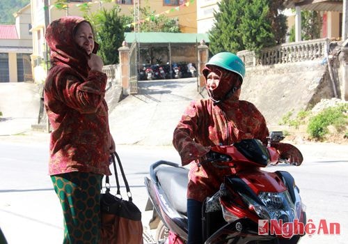 Vật lộn với nắng nóng ở "chảo lửa Đông Dương" trong mùa thi