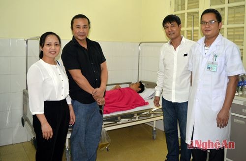 Nhạc sỹ Lê Minh Sơn, HLV Nguyễn Hữu Thắng thăm nghệ sỹ Trọng Kiên