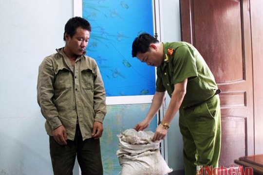 Thu 13kg thuốc nổ sử dụng khai thác đá trái phép