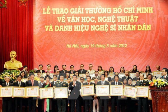 Tiếp tục lấy ý kiến nhân dân về việc xét tặng danh hiệu nghệ sỹ