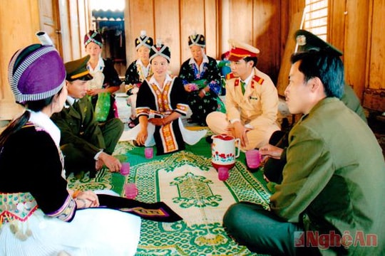 Cách làm để đồng bào Mông ở Kỳ Sơn thôi di cư tự do