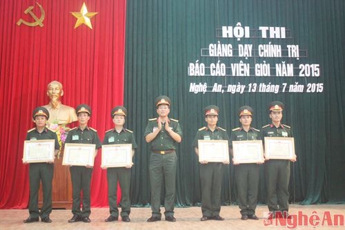 Hội thi giảng dạy chính trị và thi báo cáo viên giỏi Sư đoàn 324